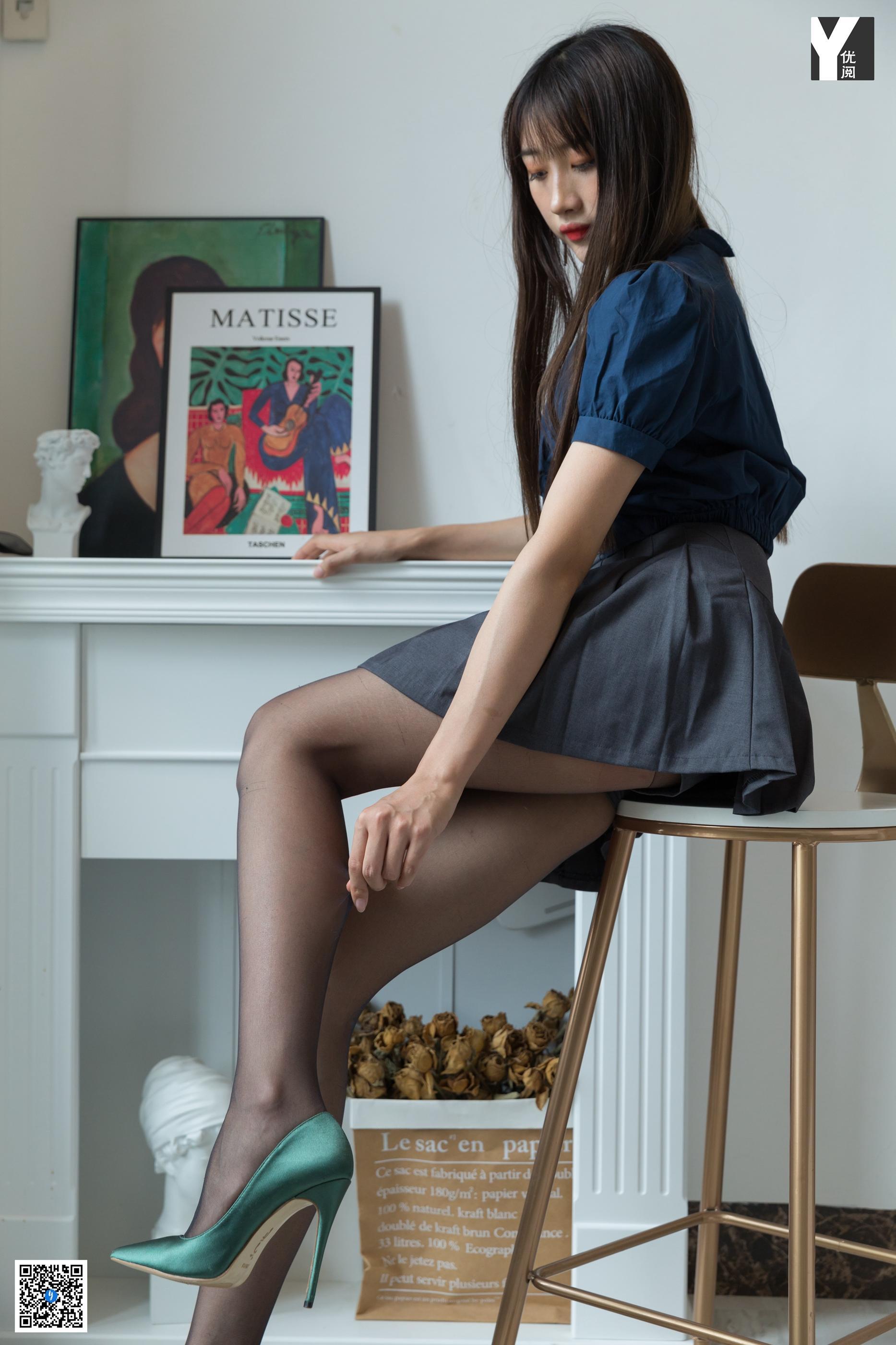 IESS异思趣向 - 模特：夏夏《御姐穿百褶裙》